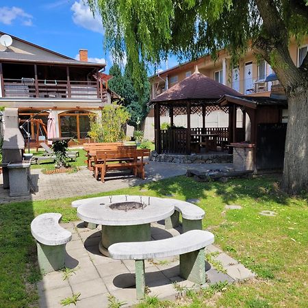Penzion Korzo Štúrovo Bagian luar foto