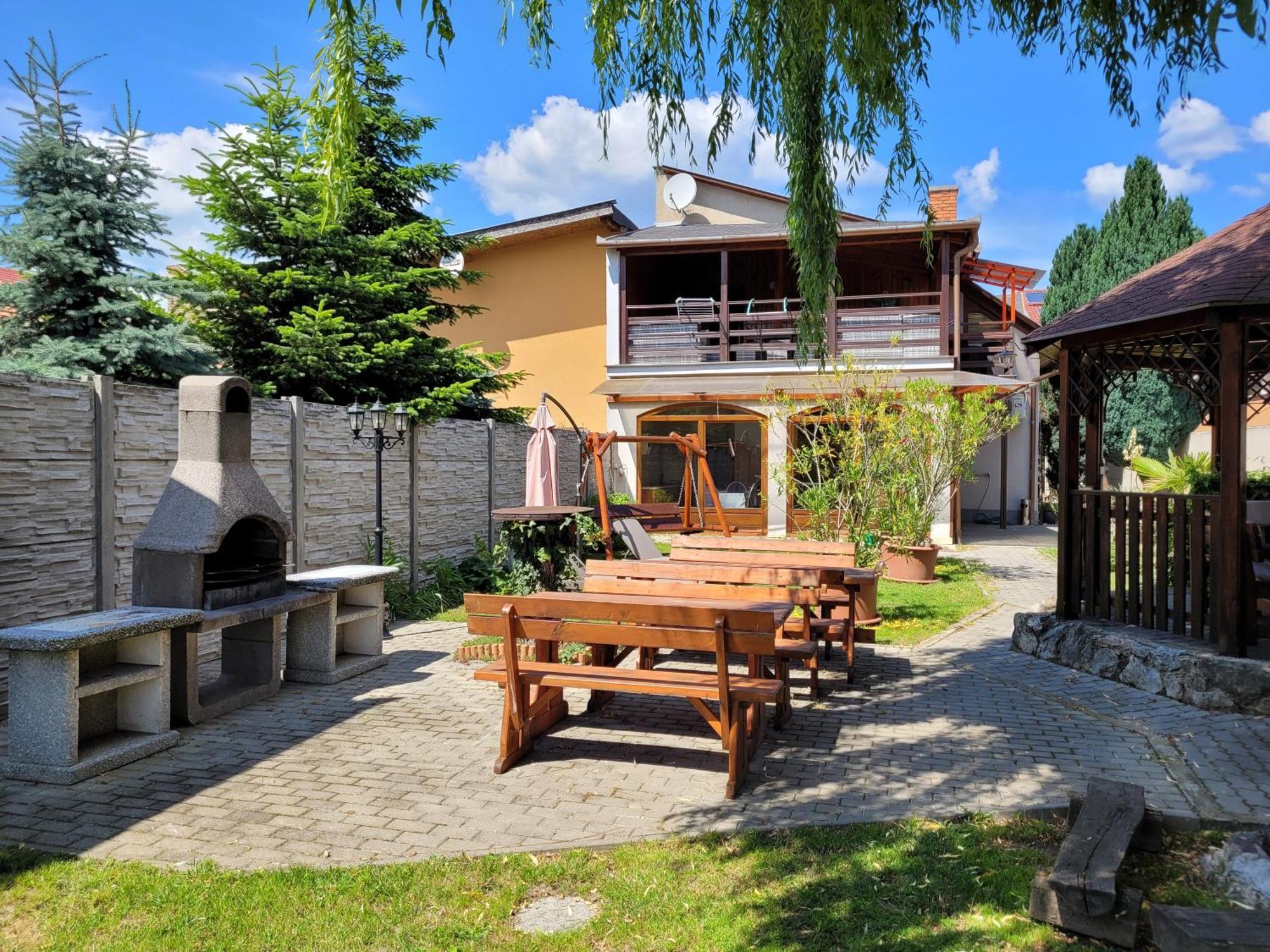 Penzion Korzo Štúrovo Bagian luar foto