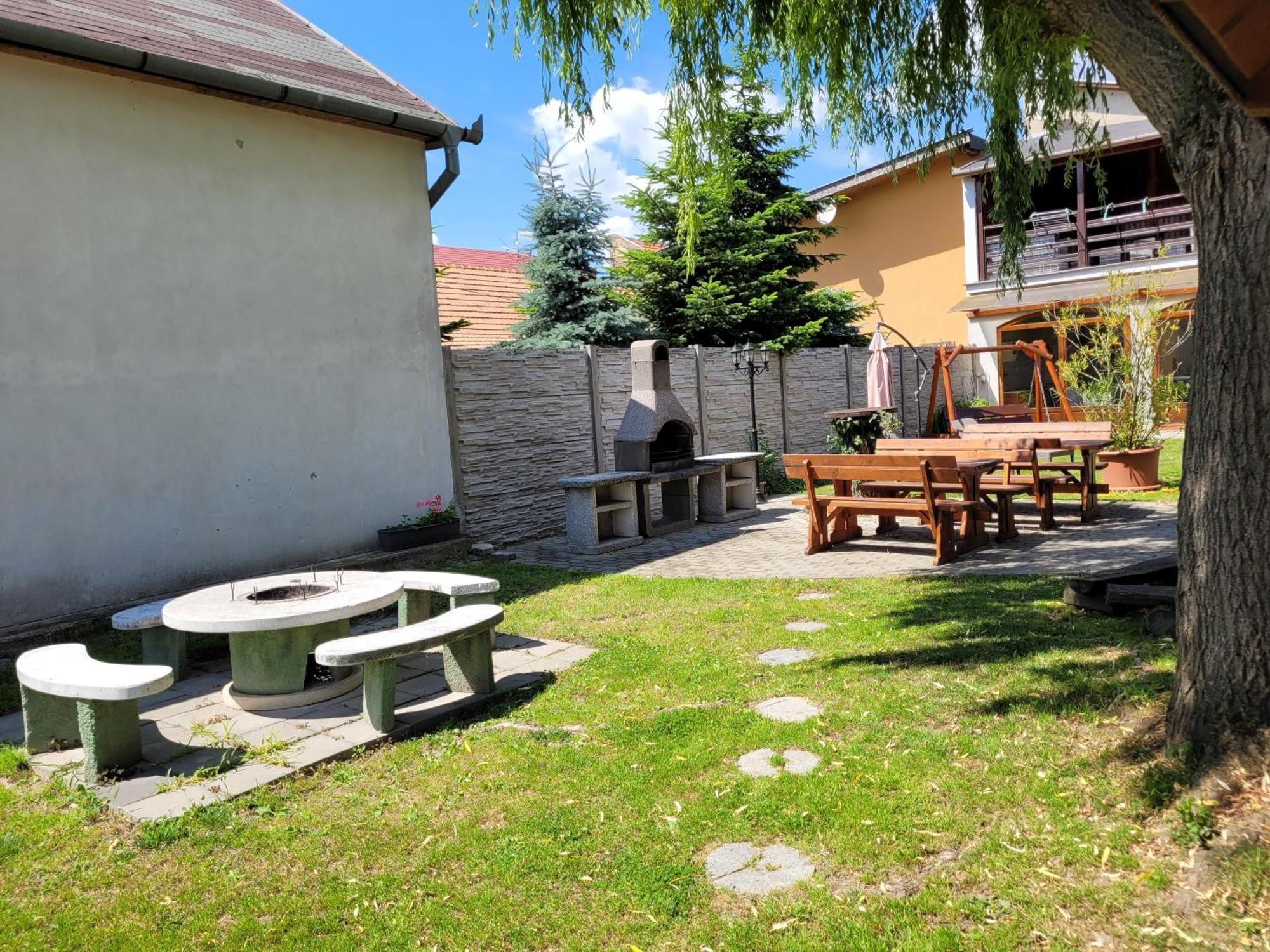 Penzion Korzo Štúrovo Bagian luar foto