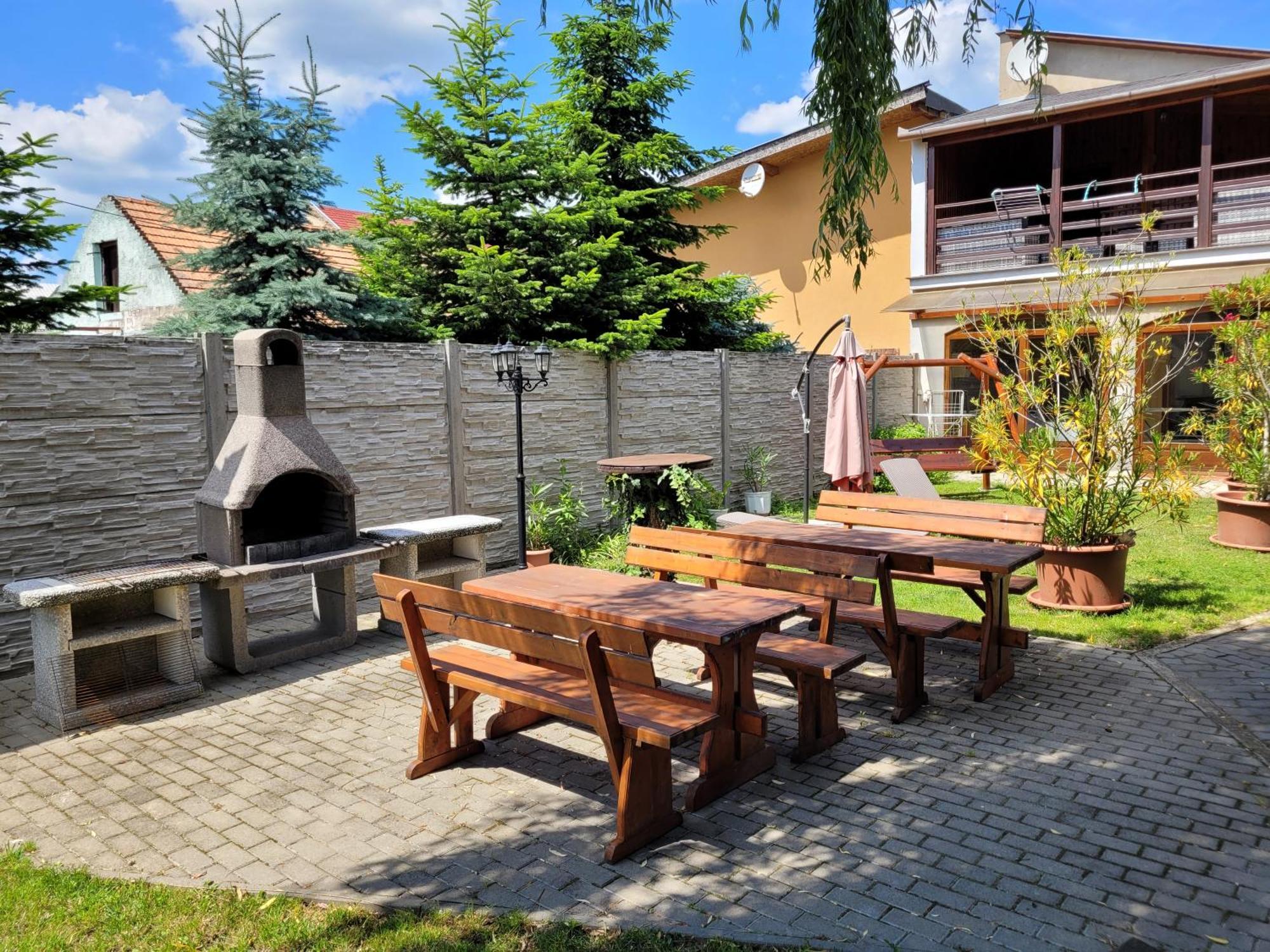 Penzion Korzo Štúrovo Bagian luar foto