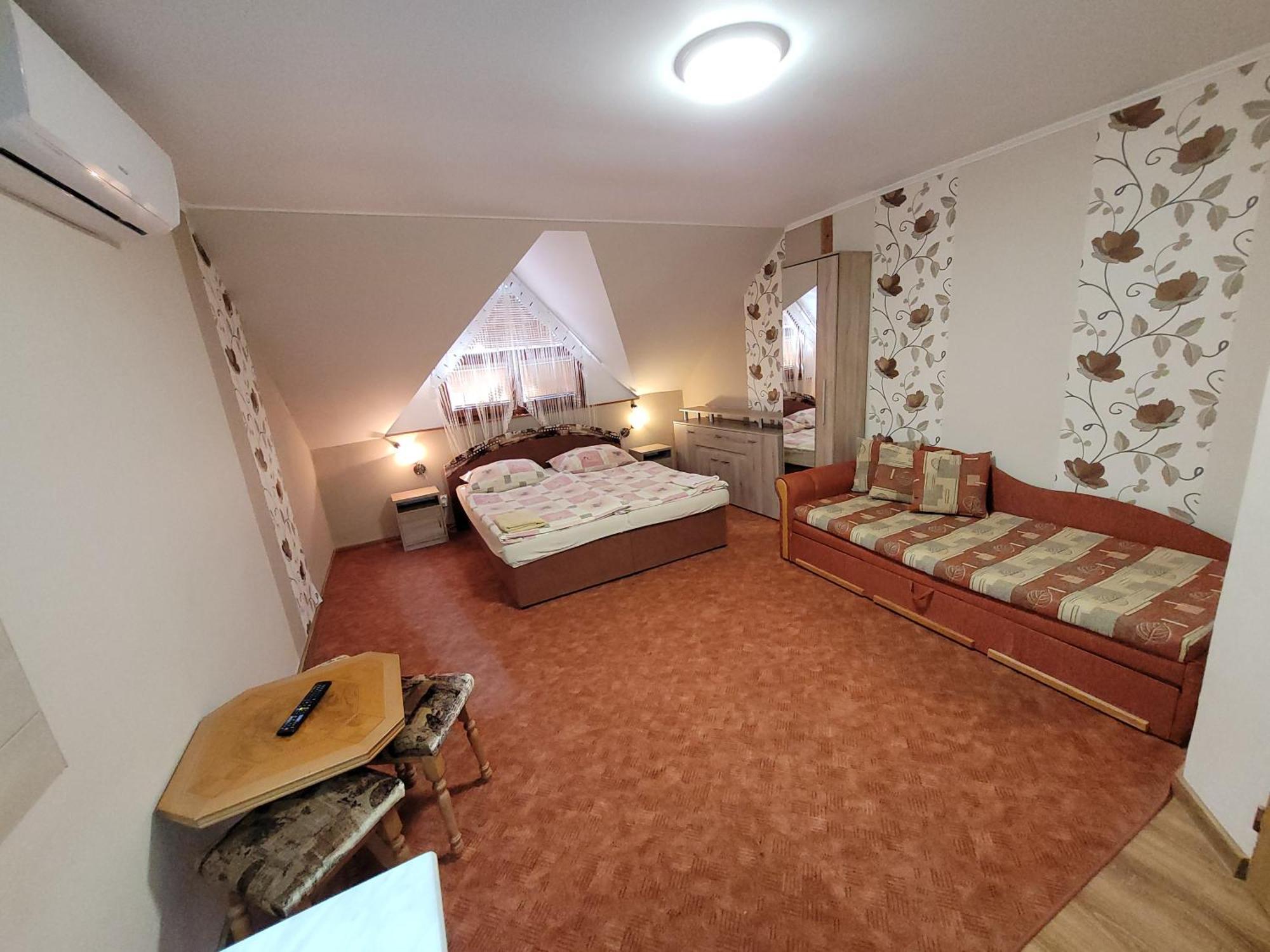 Penzion Korzo Štúrovo Bagian luar foto